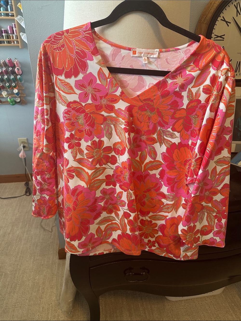 Jude Connally Pink Floral V-Neck Daniella top, size medium, new